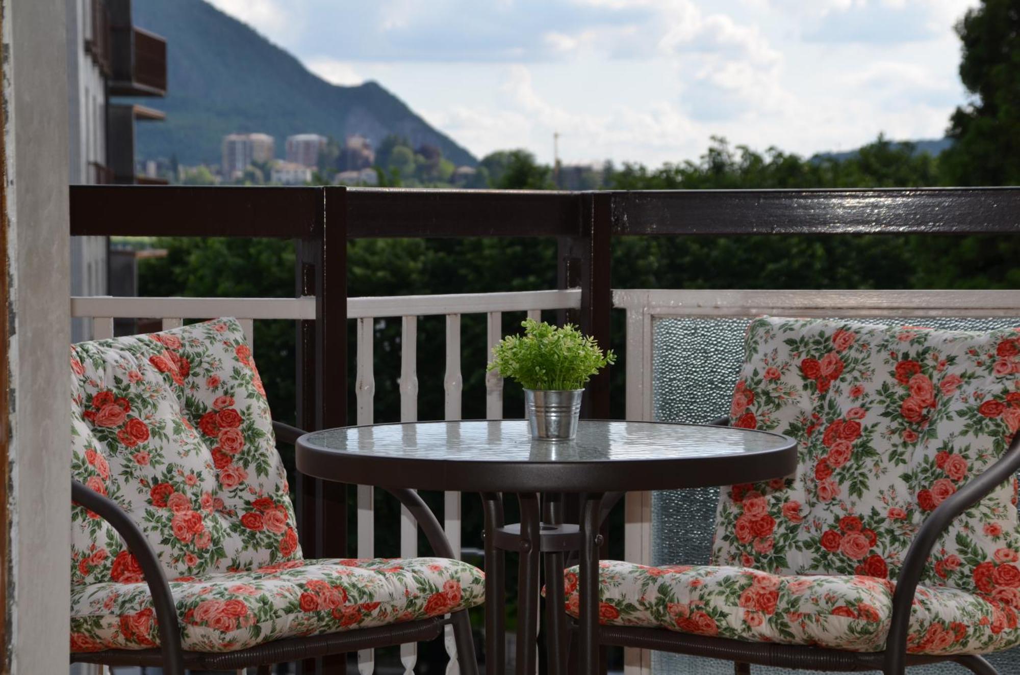 Big Romantic Lake View & Terrace Apartment Lecco Bagian luar foto